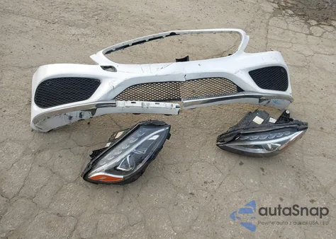 2018 Mercedes-Benz C 300 z USA, uszkodzony, nr VIN 55SWF4JB2JU266881